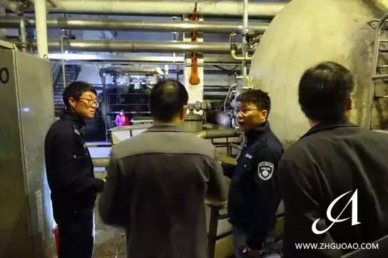 检查人员在杭州东南毛纺织染整有限公司检查